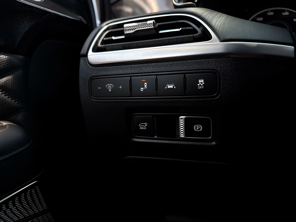 Used 2020 Silver Hyundai Limited image 16