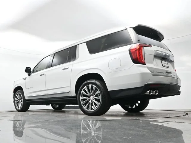 Used 2021 WHITE FROST TRICOAT GMC Denali image 30