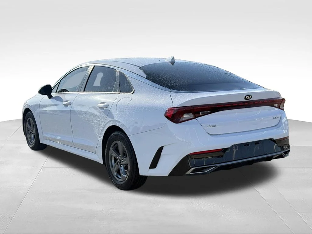 Used 2021 White Kia LXS image 3