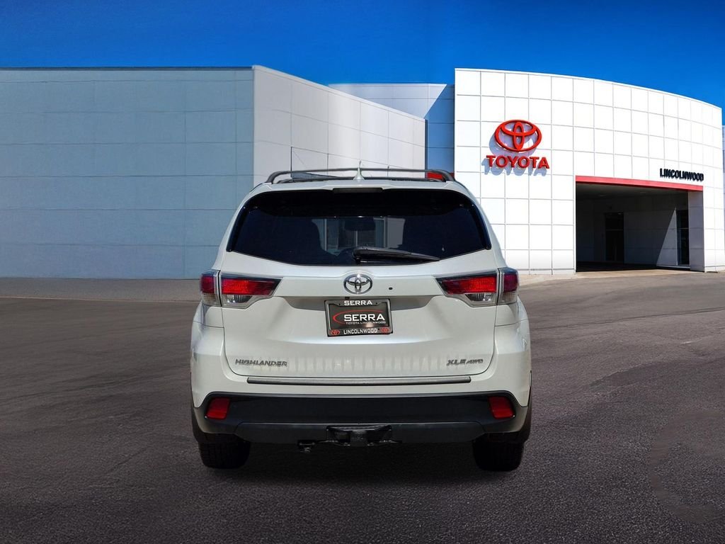 Used 2016 White Toyota XLE V6 image 12