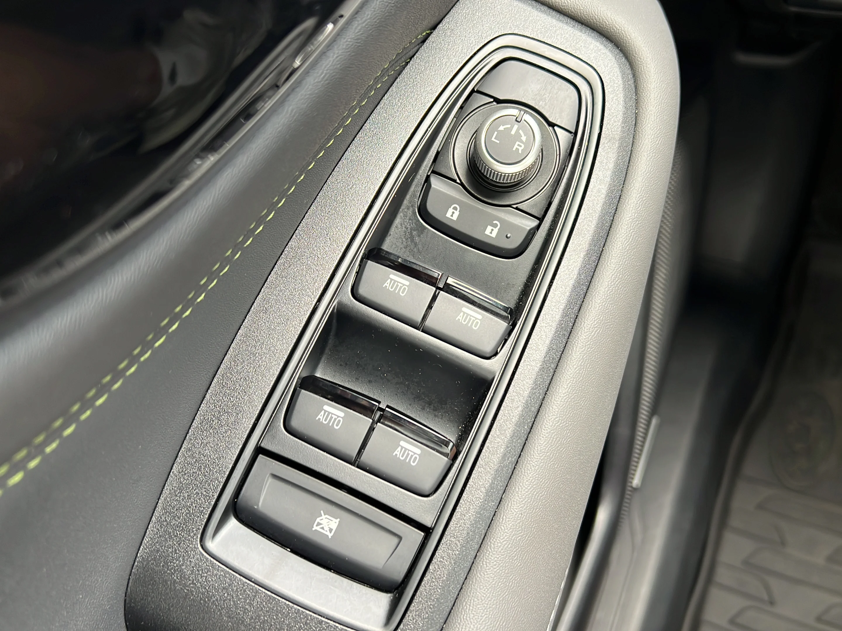 Used 2025 Ice Silver Metallic Subaru Onyx Edition image 20