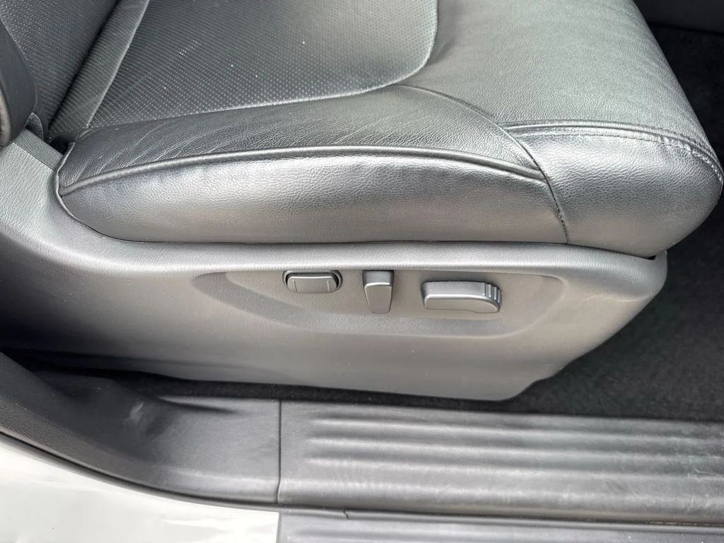 Used 2024 Aspen White Nissan SL image 45