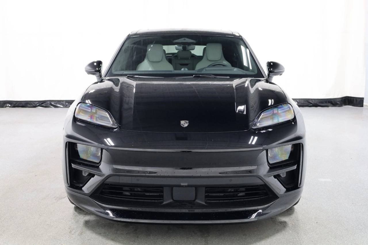 2025 Porsche Macan Turbo Electric - Photo 14