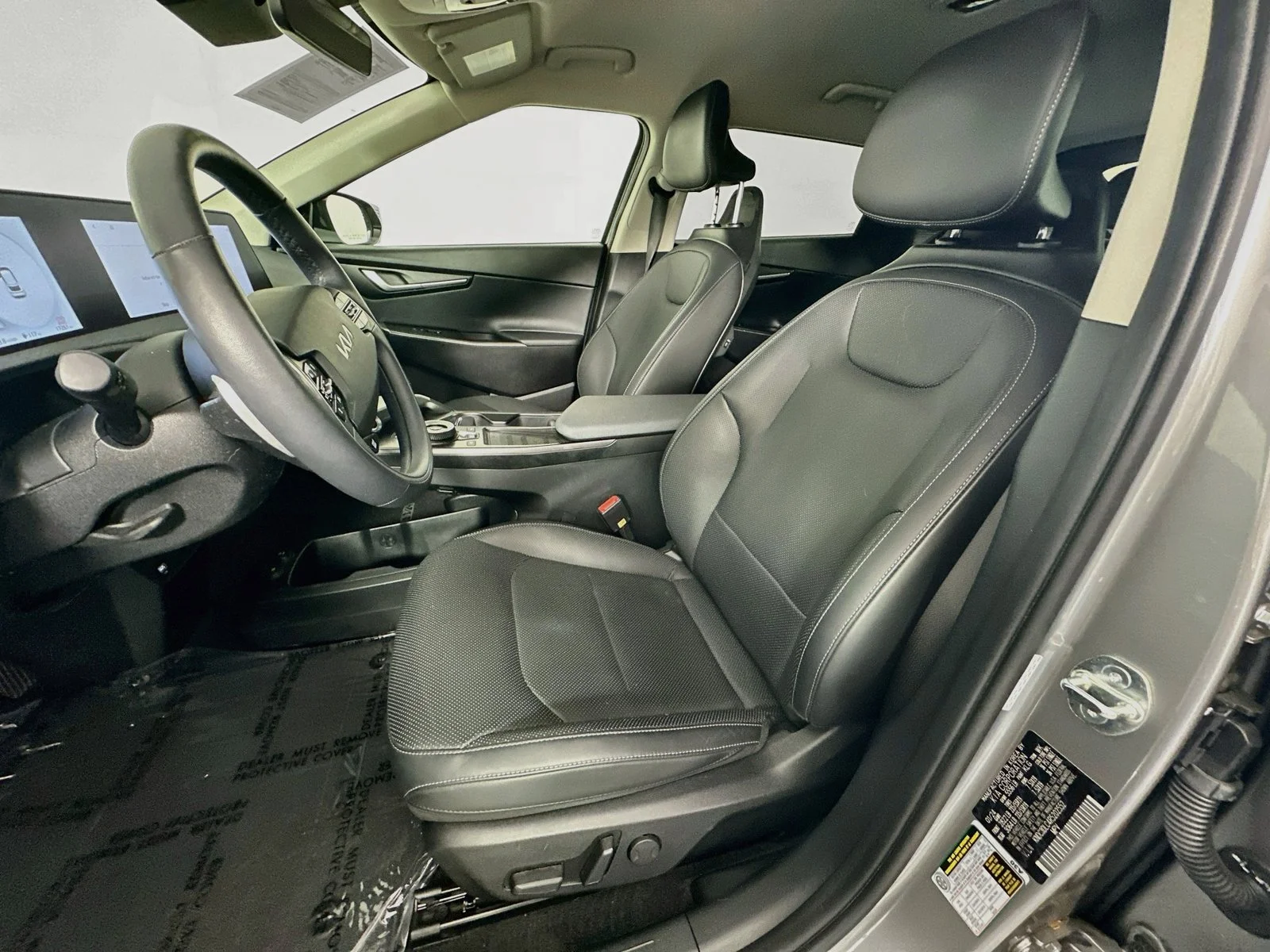 Used 2024 Steel Gray Kia Wind image 23