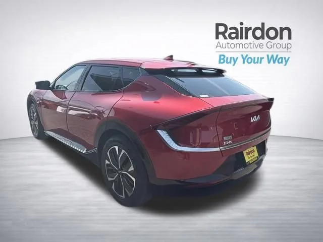 Used 2023 Runway Red Kia Wind image 5