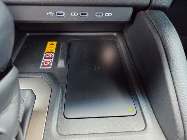 Used 2025  Toyota Base image 30
