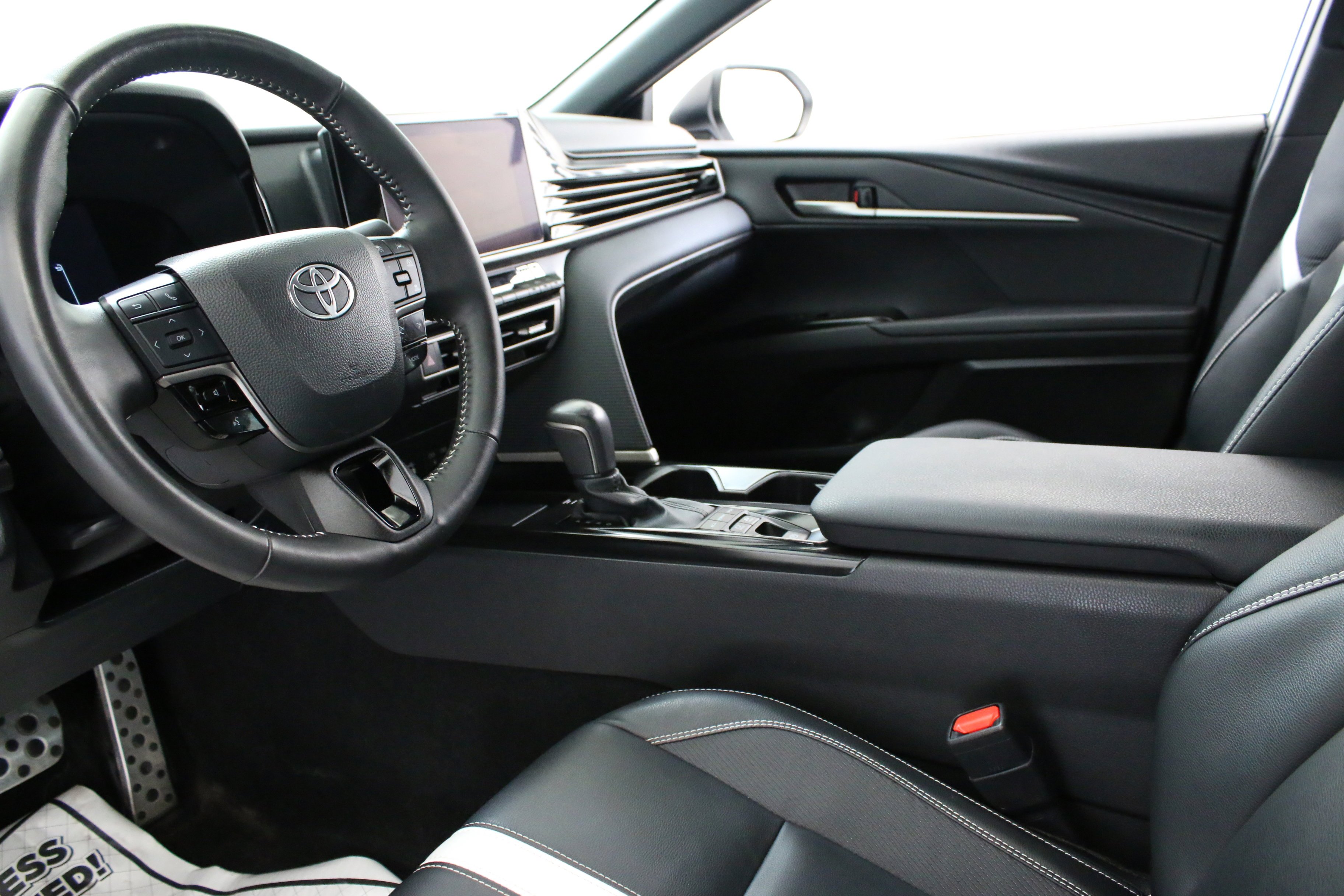 Used 2025 White Toyota SE image 21