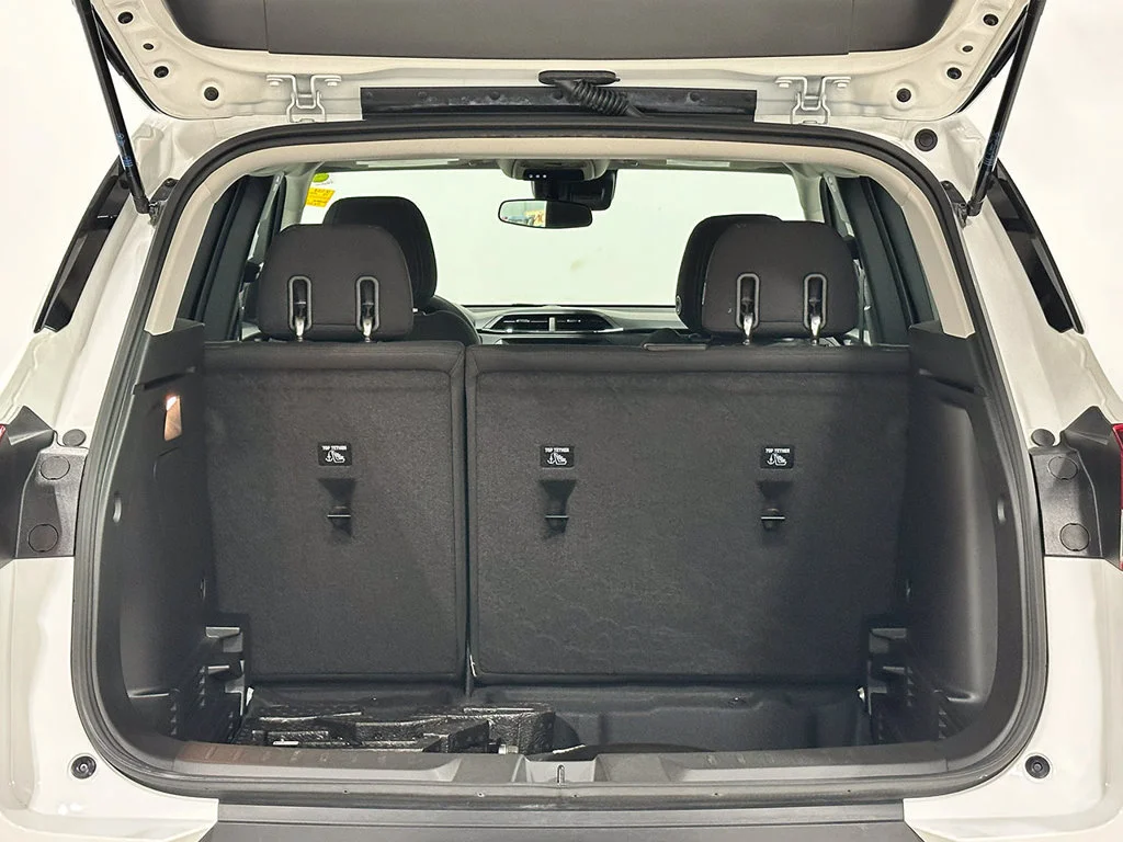 Used 2023 SUMMIT WHITE Chevrolet LS image 5