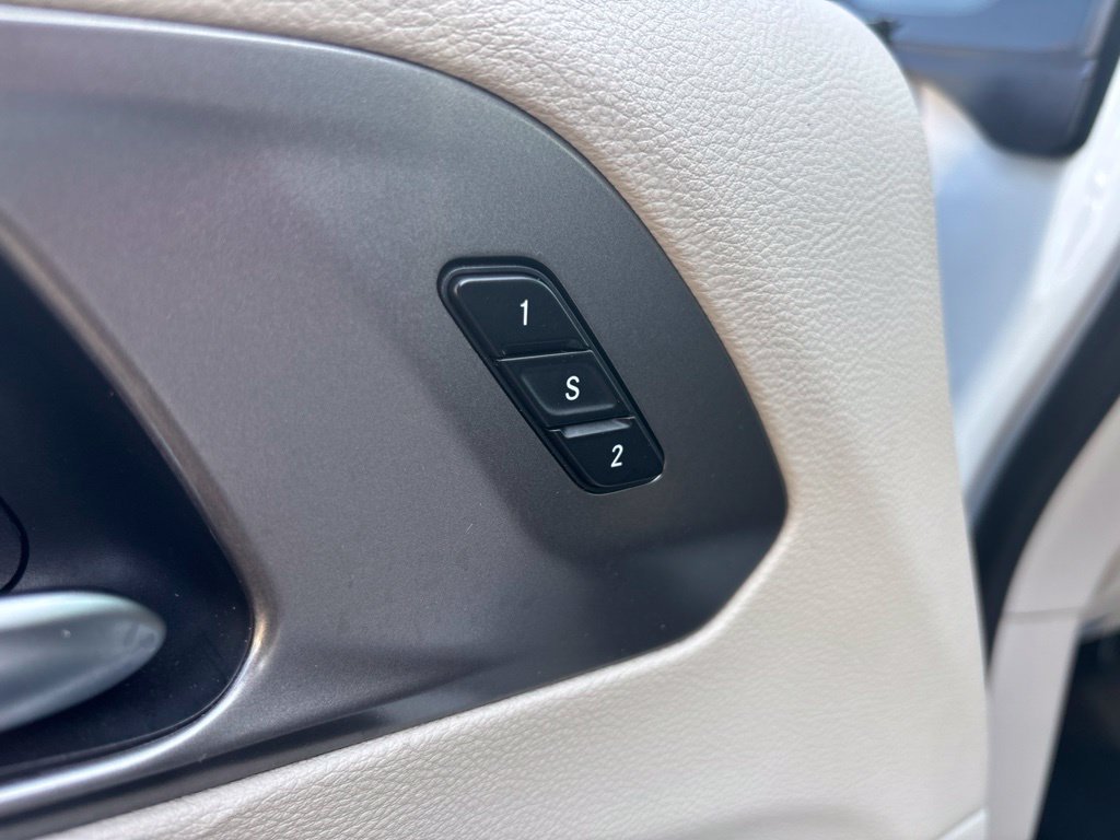 Used 2024 White Chrysler Touring L image 20
