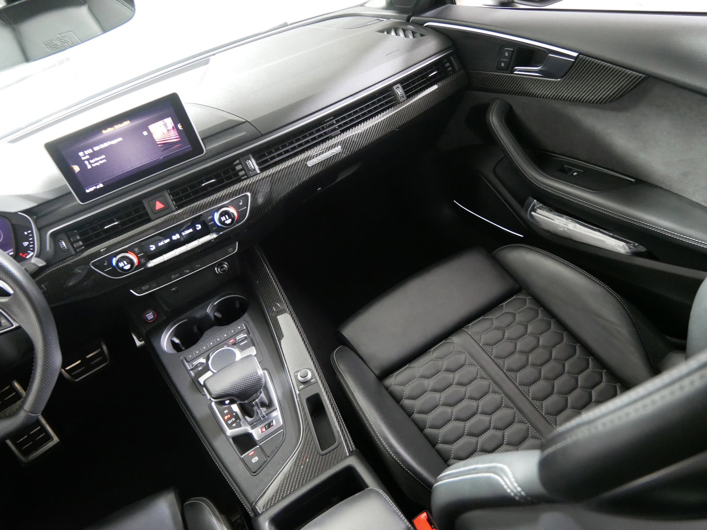 Used 2019 Daytona Gray Pearl Effect Audi Sedan 2.9 QTRO image 11
