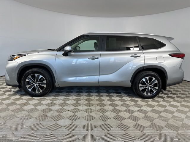 Used 2023 Silver Toyota XLE image 10