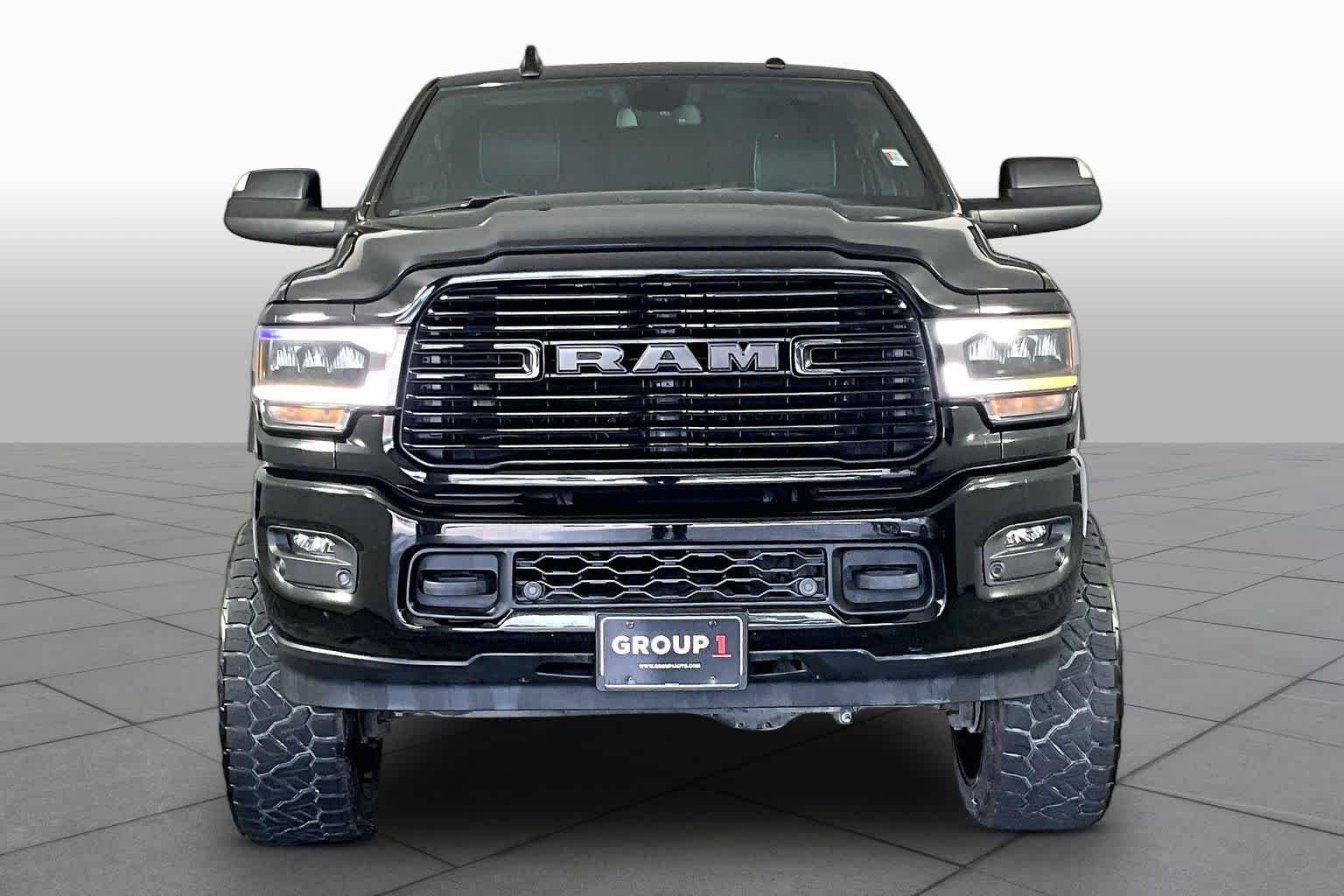 Used 2022 Diamond Black Crystal Pearlcoat Ram Laramie image 4