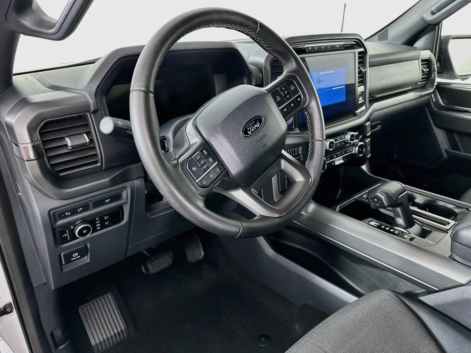 Used 2024 Oxford White Ford XLT image 24
