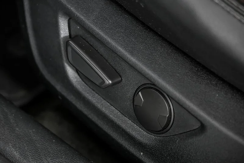 Used 2018 Shadow Black Ford GT Premium image 23