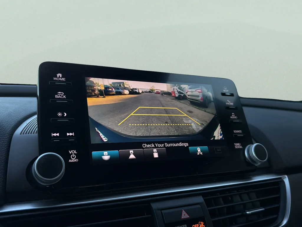 Used 2018 Black Honda Touring image 9