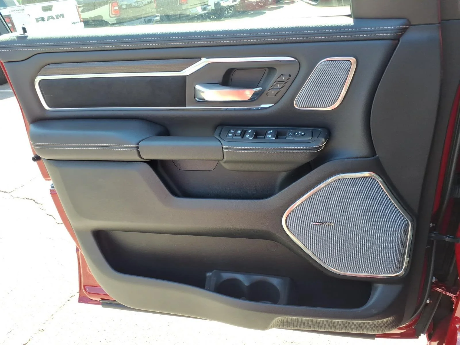 New 2026 Molten Red Pearl-Coat Exterior Paint RAM Laramie image 27