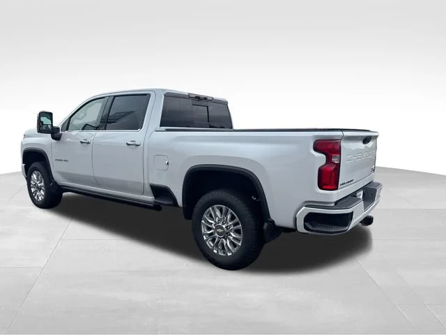 Used 2021 IRIDESCENT PEARL TRICOAT Chevrolet High Country image 3