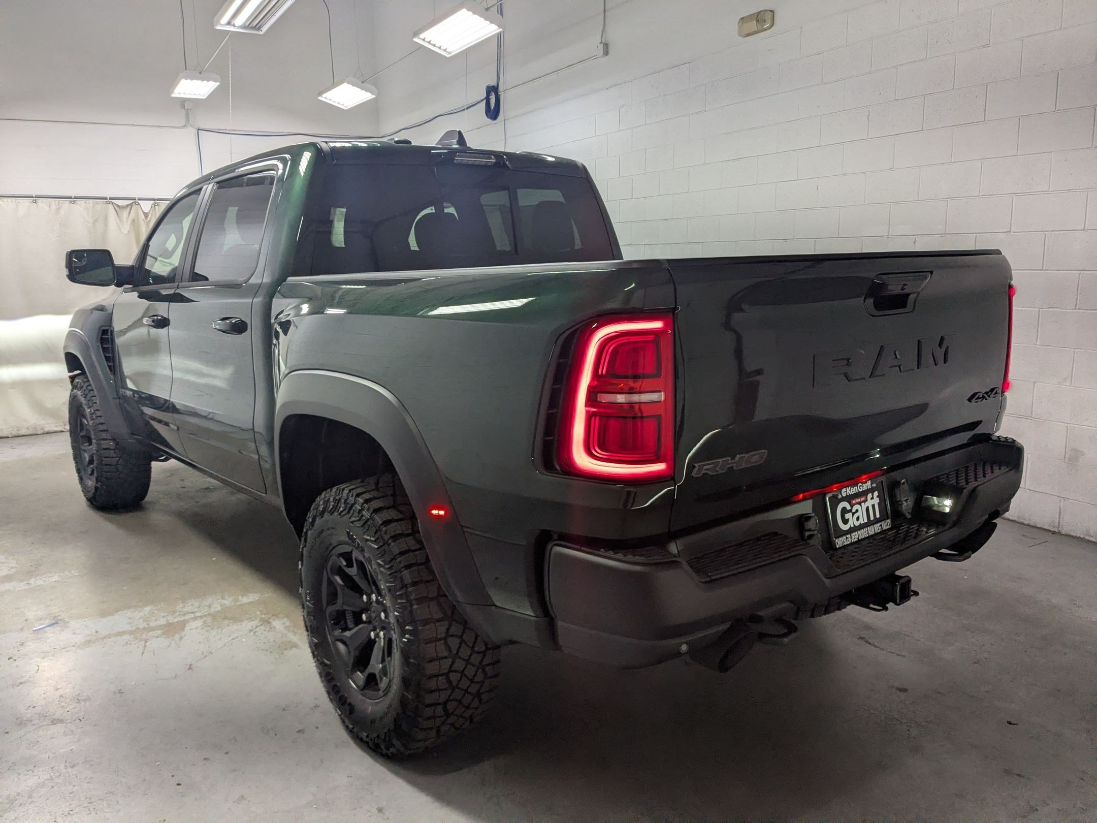 New 2026 Serrano-Green Metallic Exterior Paint RAM RHO image 7