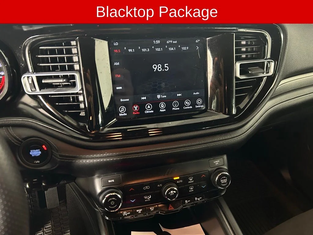 Used 2022 White Dodge SXT image 3