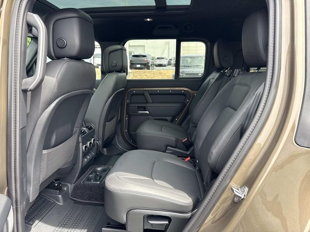 New 2026  Land Rover X-Dynamic SE image 16