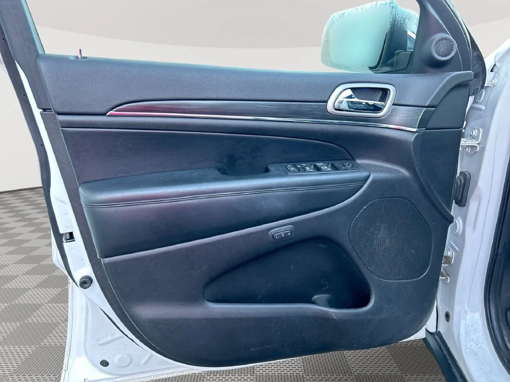 Used 2020 White Jeep Limited image 25