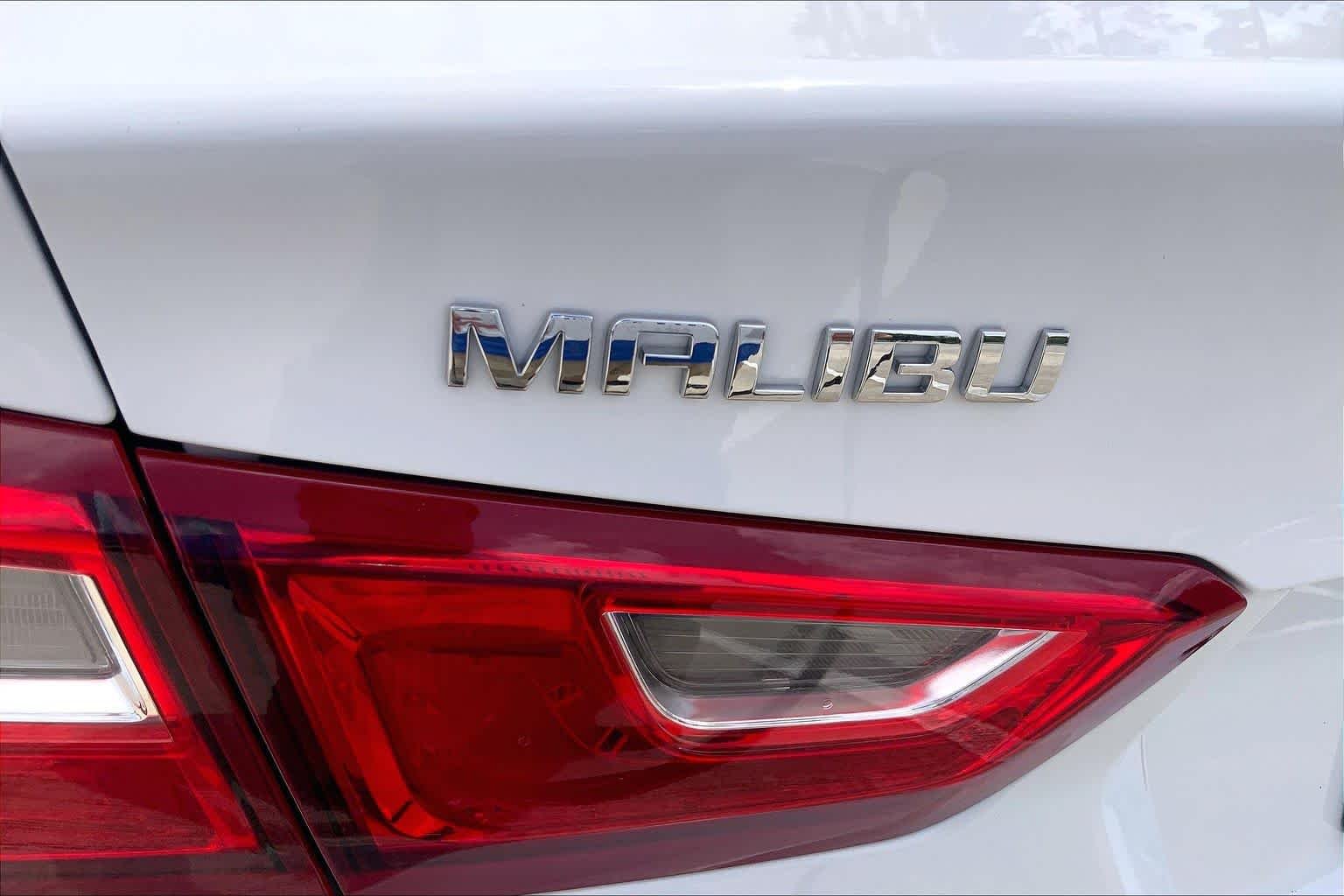 Used 2024 Summit White Chevrolet LT image 30