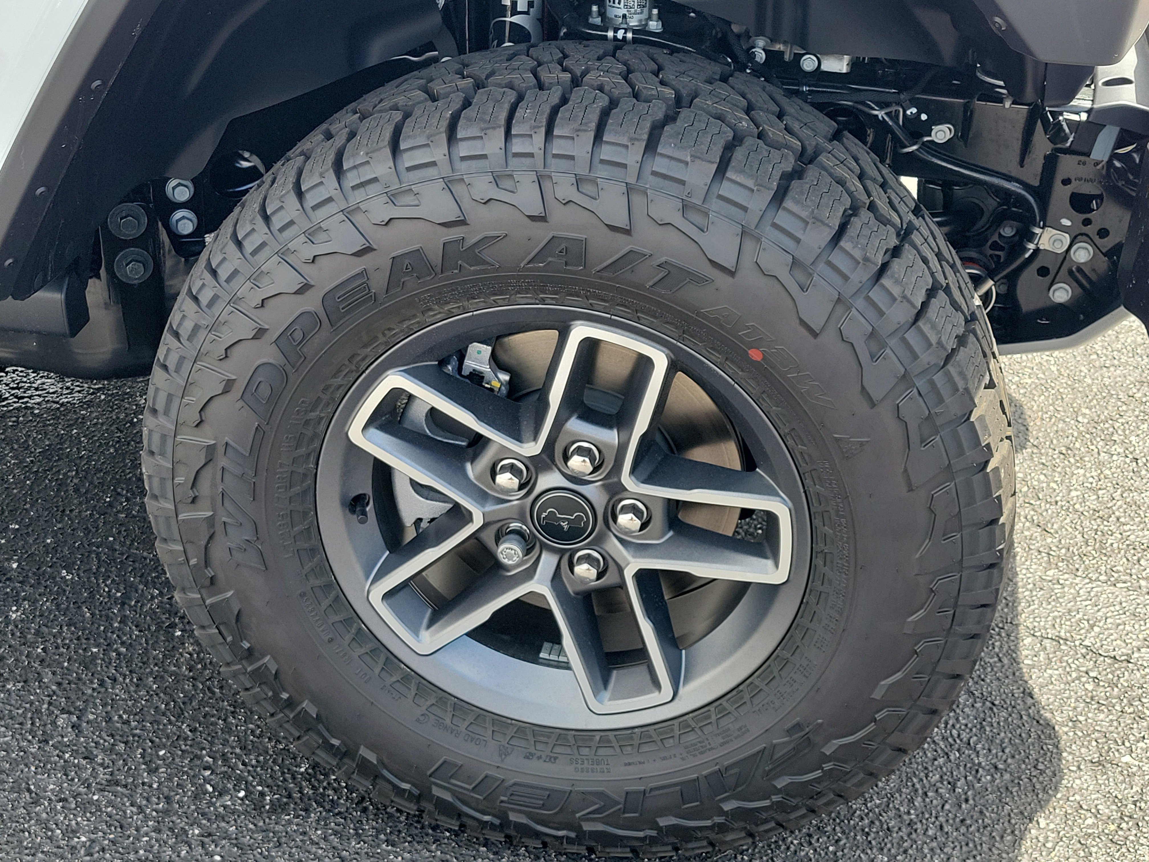 New 2026 Bright White Clear-Coat Exterior Paint Jeep Mojave image 8