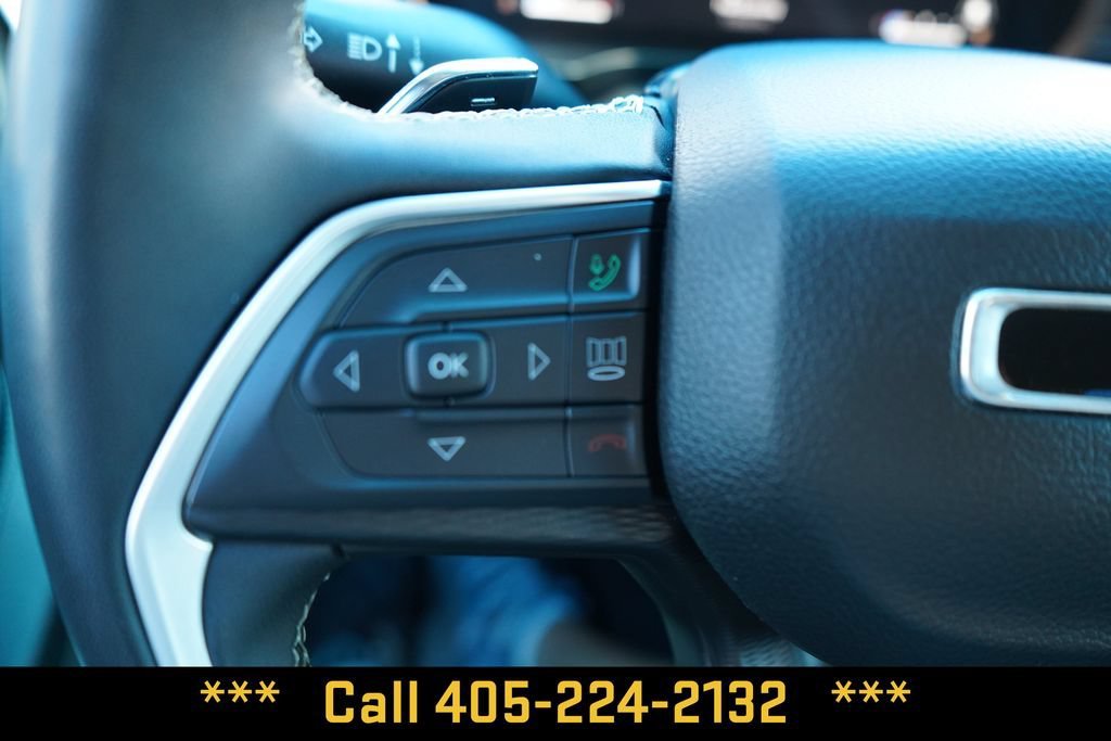 Used 2023  Jeep Laredo image 33