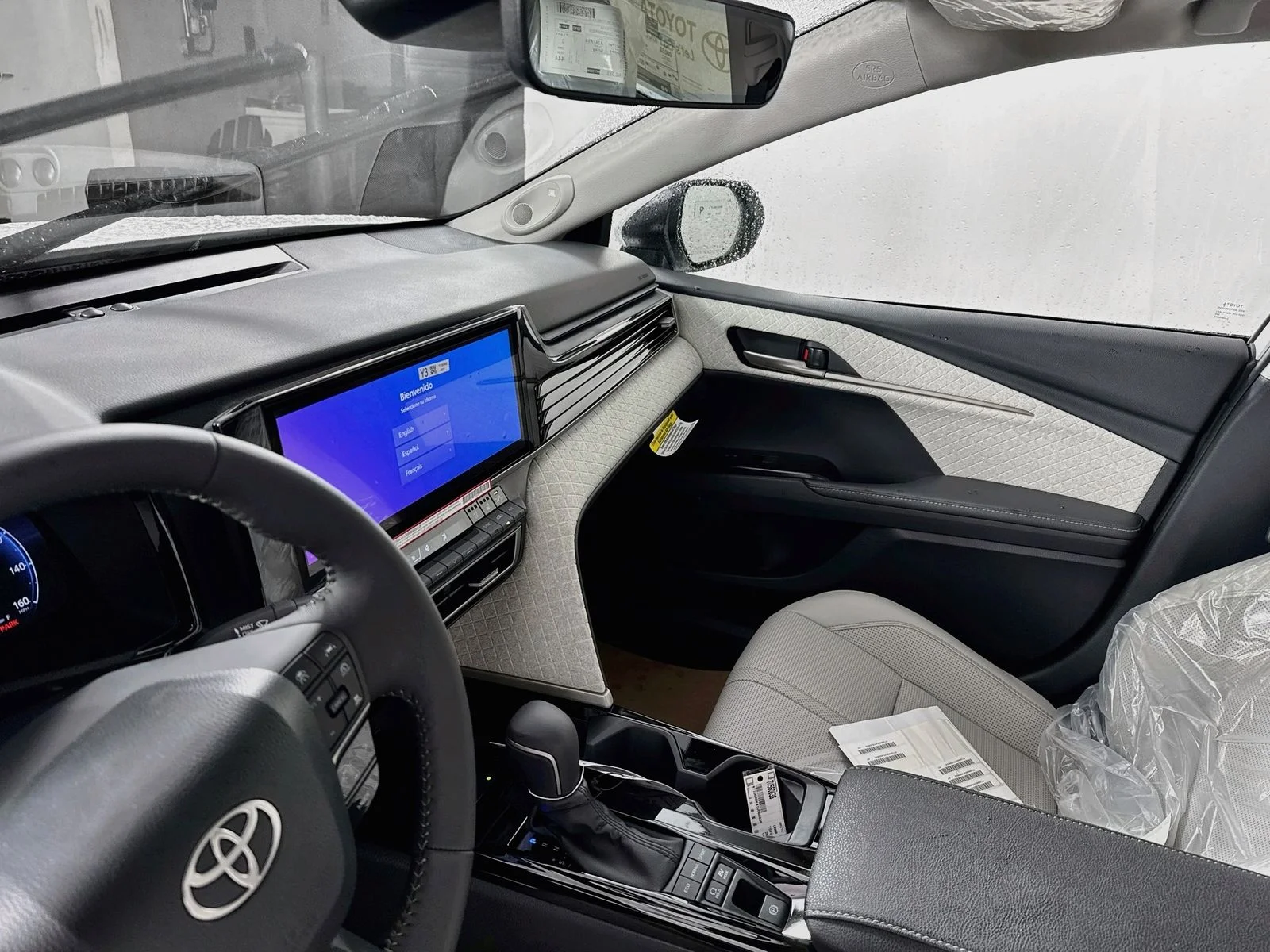 New 2026 Wind Chill Pearl <sup>1</sup> Toyota  XLE AWD image 5