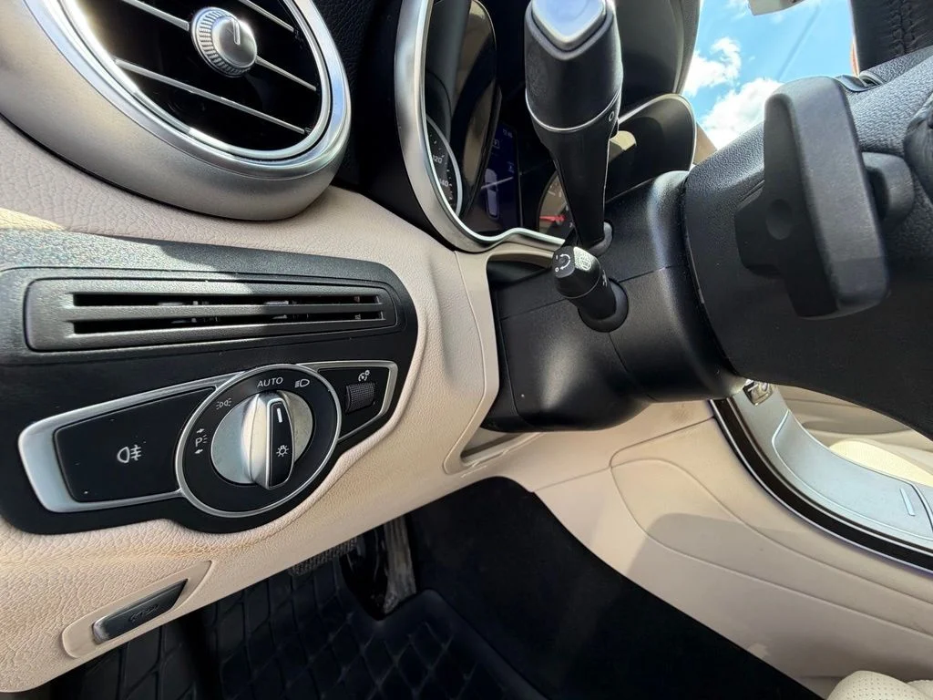 Used 2022 Black Mercedes-Benz GLC 300 image 24