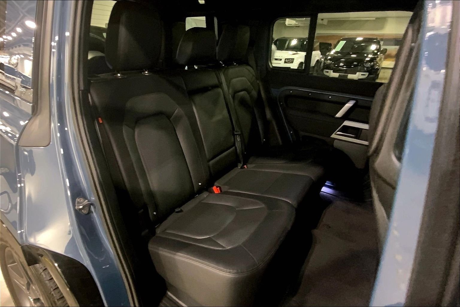 Used 2023 Tasman Blue Metallic Land Rover X-Dynamic SE image 19