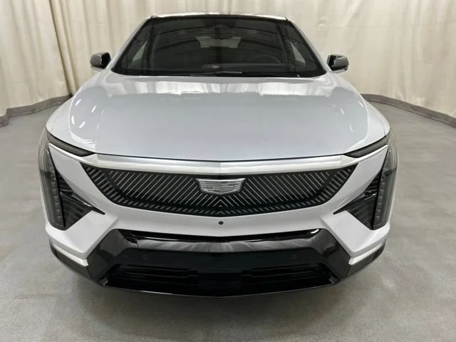 New 2027 Vibrant White Tricoat Cadillac Premium Luxury image 24