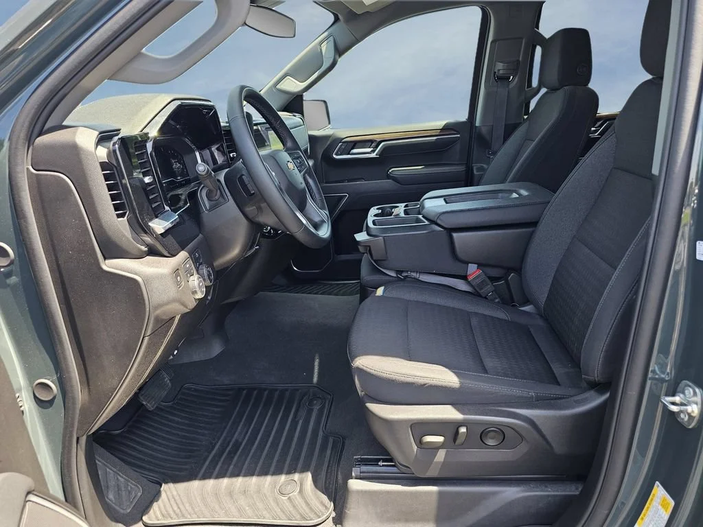 Used 2025 Cypress Gray Chevrolet LT image 16