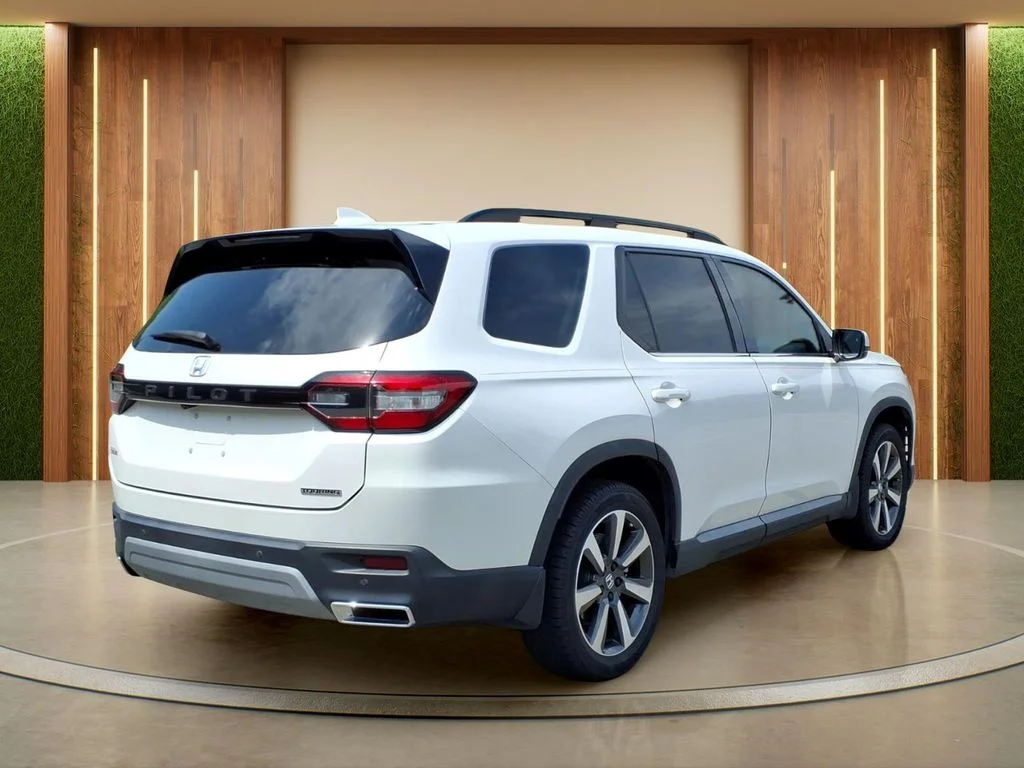 Used 2023 White Honda Touring image 35