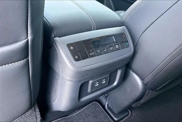 New 2026 Nissan Pathfinder SL 4D Sport Utility