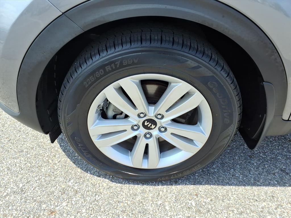 Used 2018 Silver Kia LX image 11