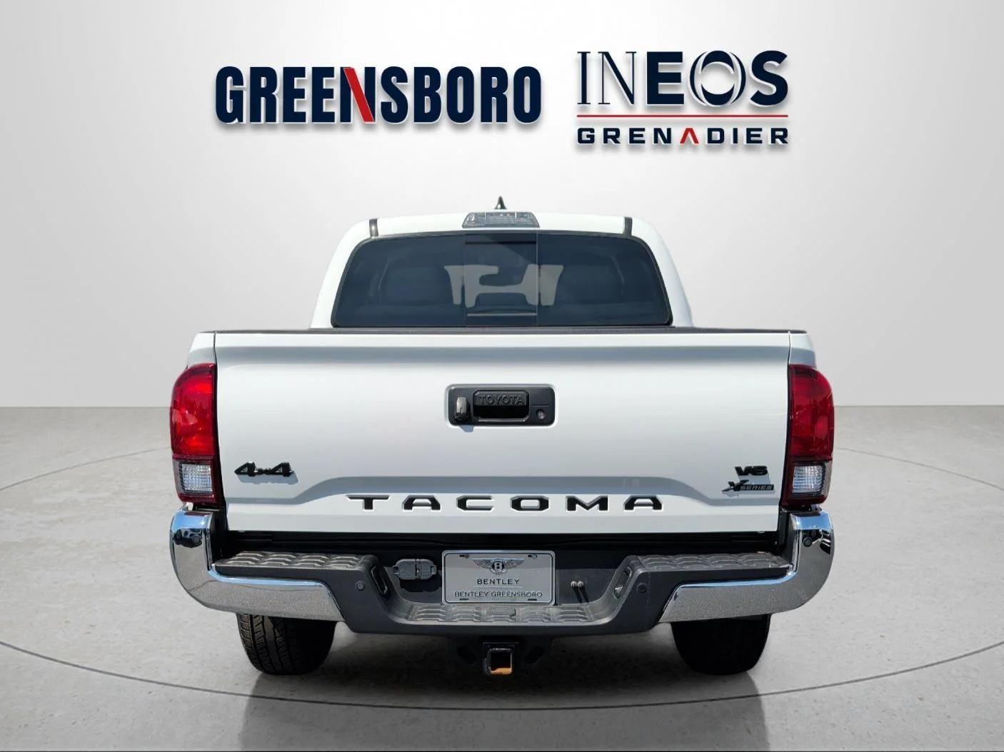 Used 2023 Ice Cap Toyota SR5 image 4