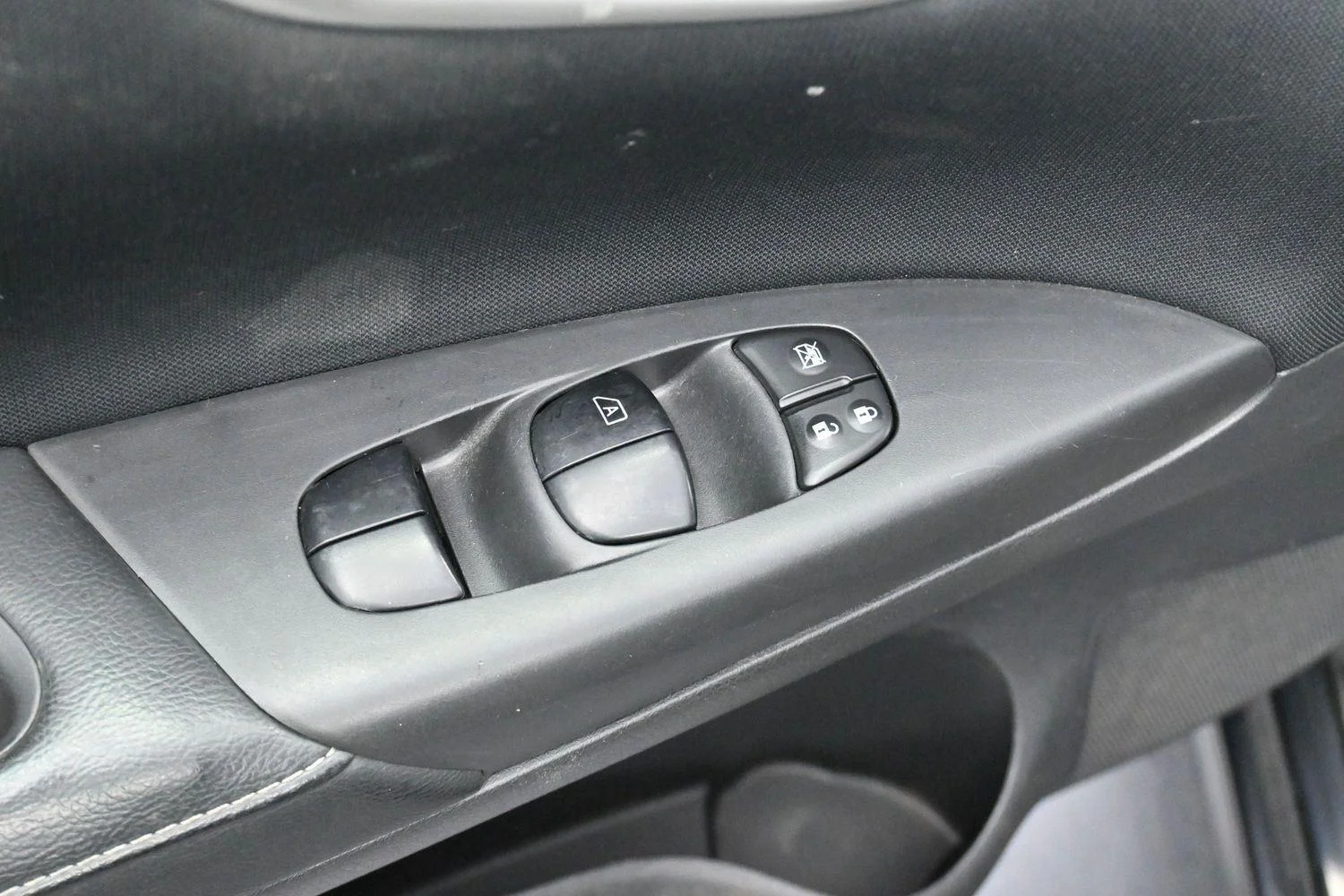 Used 2017 Super Black Nissan SV image 11