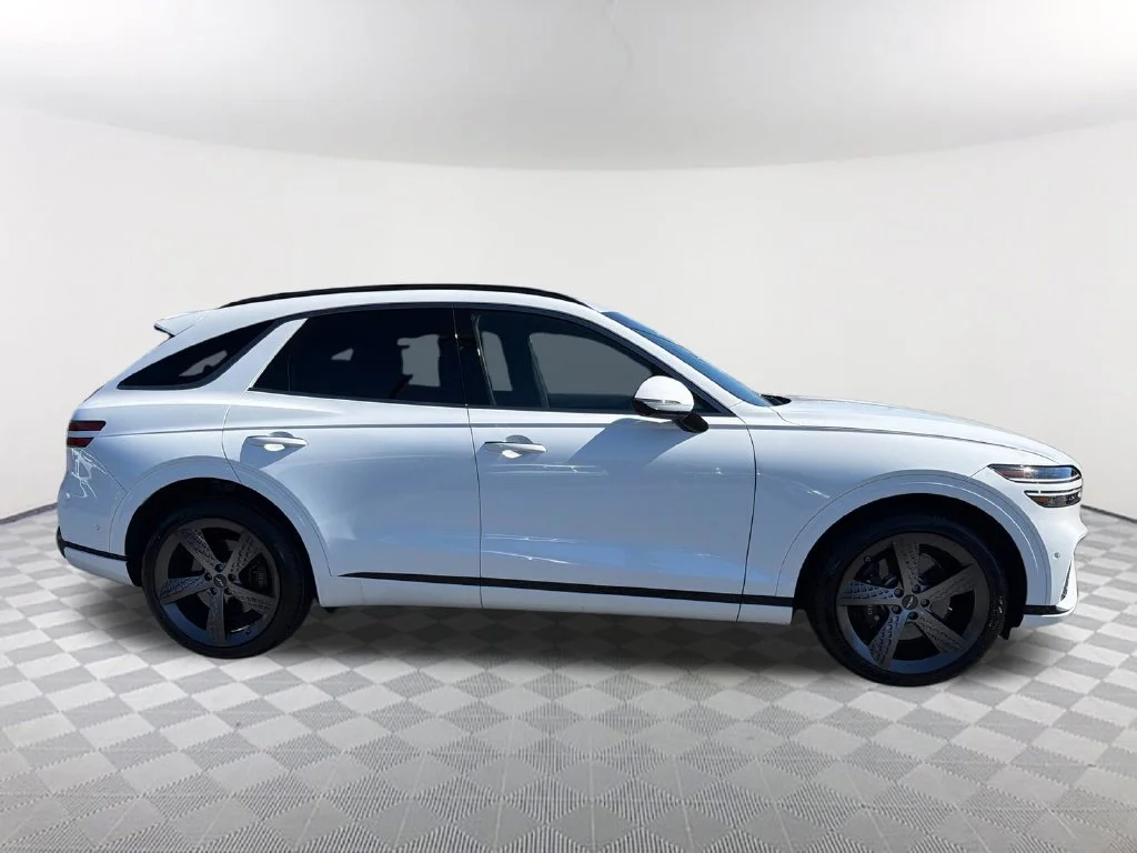 Used 2025 White Genesis 3.5T Sport image 4