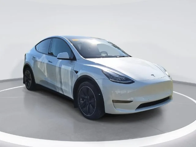 Used 2021 White Tesla Long Range image 1