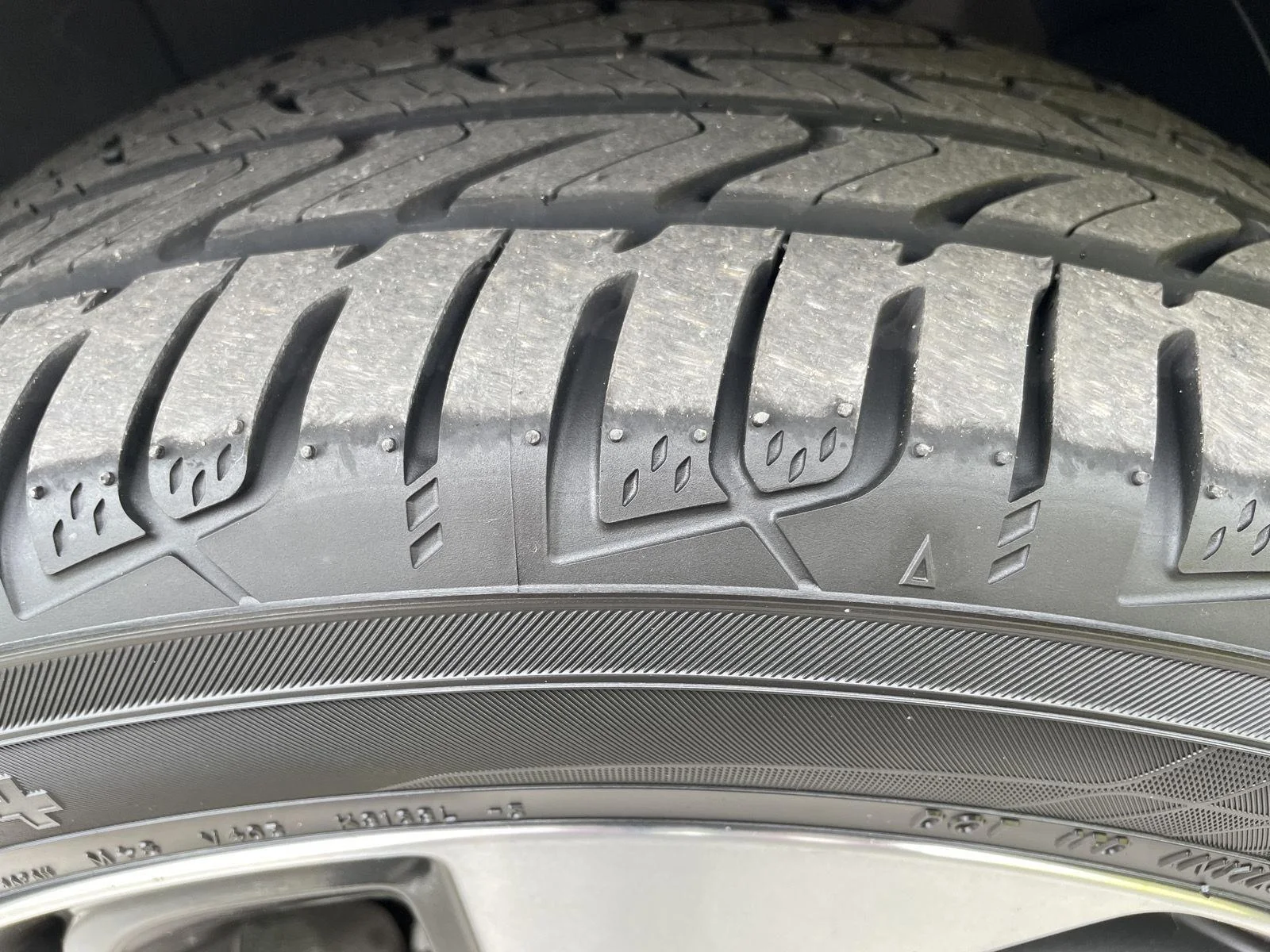 Used 2018 Dazzling White Hyundai Value image 29