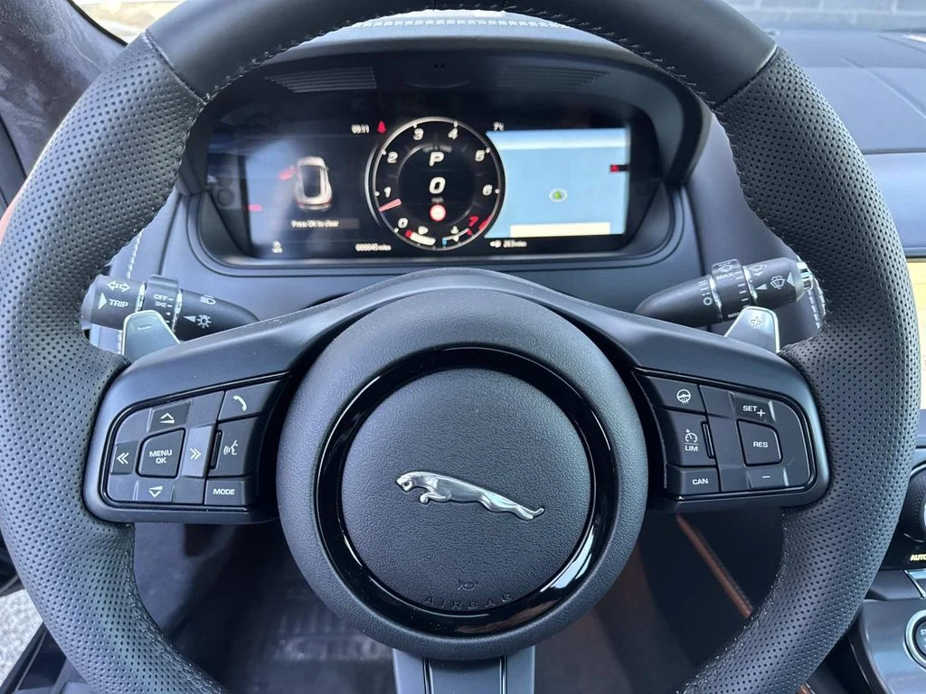 2024 Jaguar F-Type R75 - Photo 24