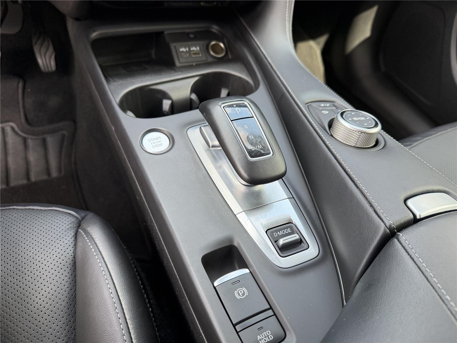 Used 2024 Radiant White INFINITI LUXE image 13
