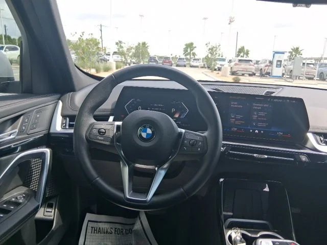 Used 2024  BMW xDrive28i image 9