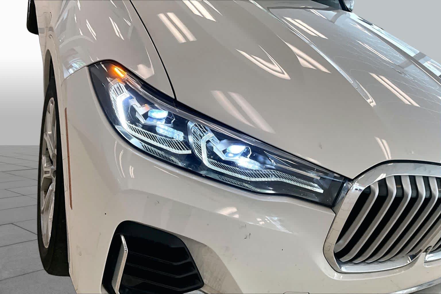 Used 2019 Mineral White Metallic BMW xDrive50i image 25