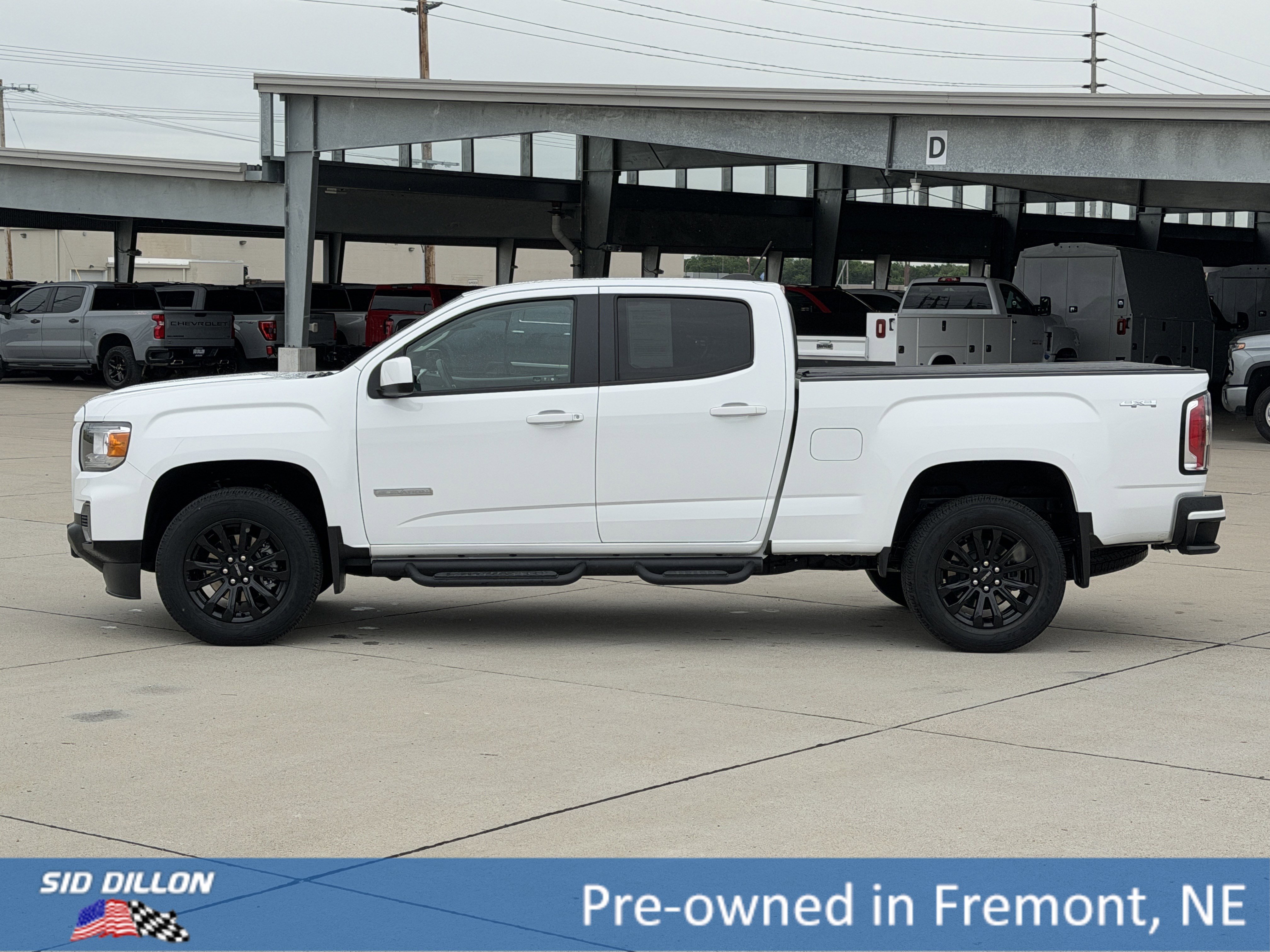 Used 2022 Summit White GMC 4WD Elevation image 8