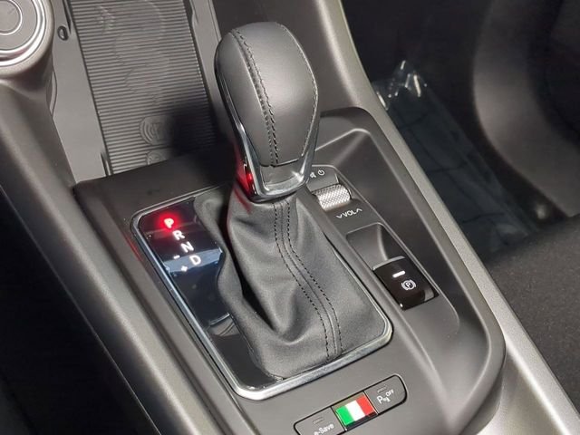 New 2025 Milano White Exterior Paint Alfa Romeo Base image 21