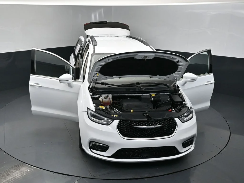 Used 2022 White Chrysler Touring L image 38