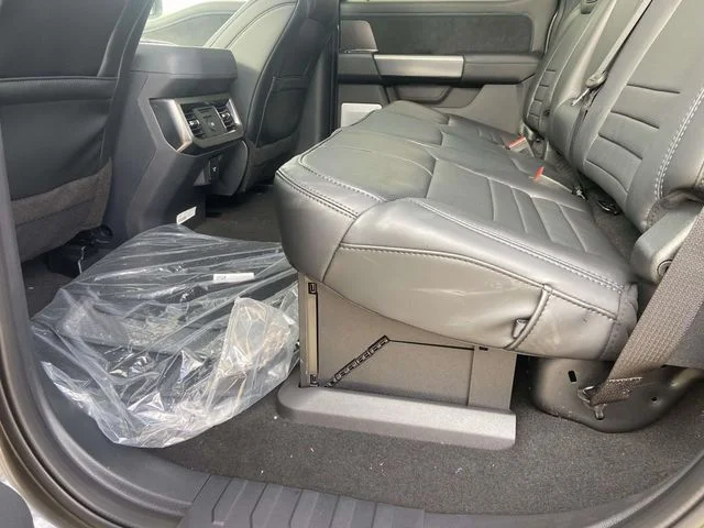 2026 Ford F-250 Super Duty Platinum - Photo 9