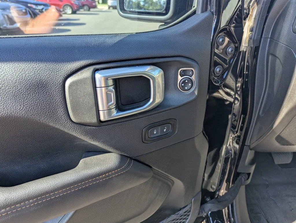 Used 2023 Black Jeep Overland image 19